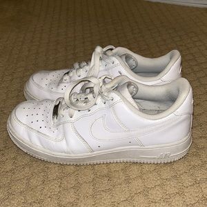 Nike - Women’s Air Force in White Size 9